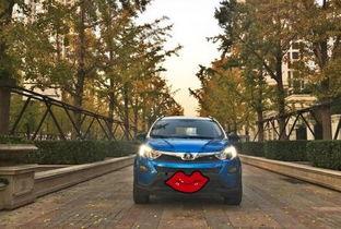 国产汽车小视频小情侣,甜蜜情侣演绎浪漫出行时光